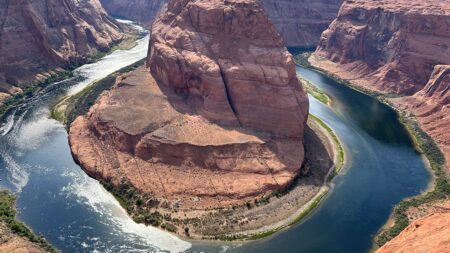 Lightning strike at Arizona’s Horseshoe Bend injures 2 tourists, National Park Service says