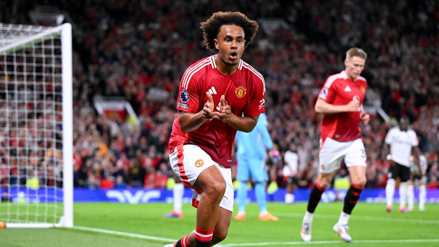 Manchester United 1-0 Fulham: Joshua Zirkzee comes off bench to strike late winner on debut in Premier League opener