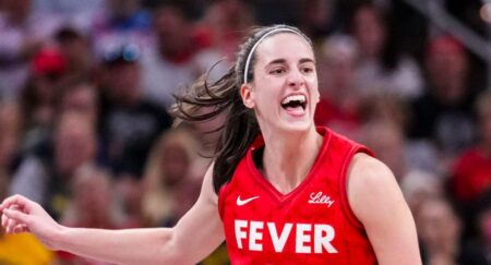 Caitlin Clark reached 500 points in her WNBA career with this nifty step-back bucket