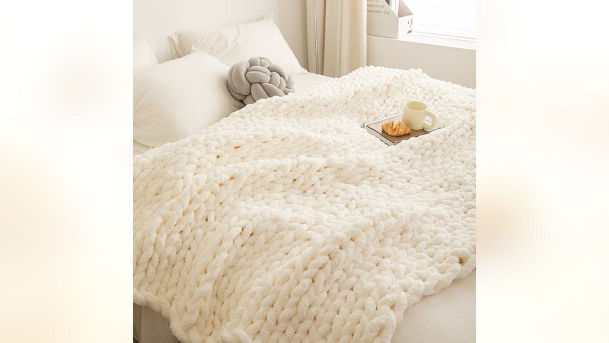 Get the viral chunky knit blanket this fall.