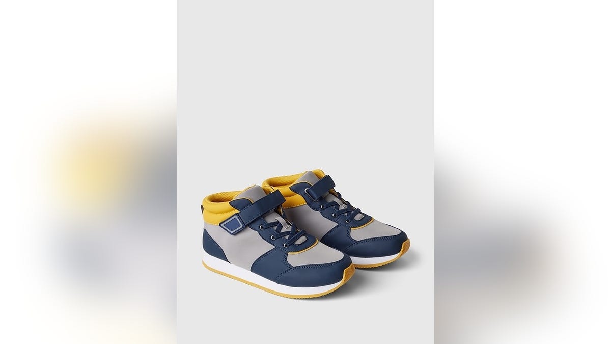 These velcro shoes are easy to put on.