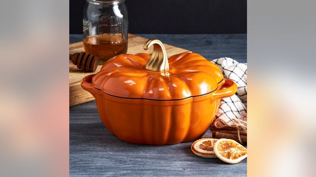 Decorate your kitchen and cook gourmet meals with this Dutch oven.