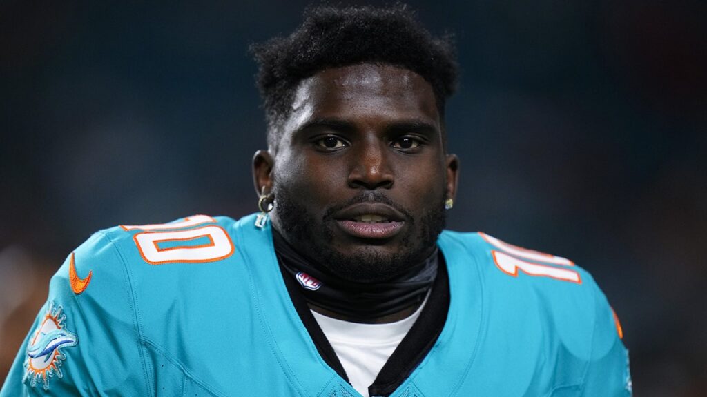Tyreek Hill officially challenges US Olympic 100M gold medal winner Noah Lyles to race: ‘Sign the contract’