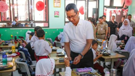 Pregnant women, breastfeeding mothers among those to benefit from Indonesia’s expanded free meal initiative