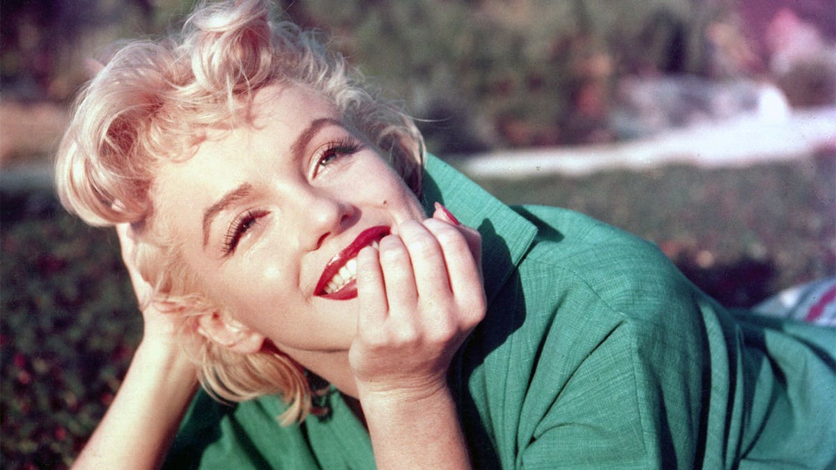 Marilyn Monroe posing for picture