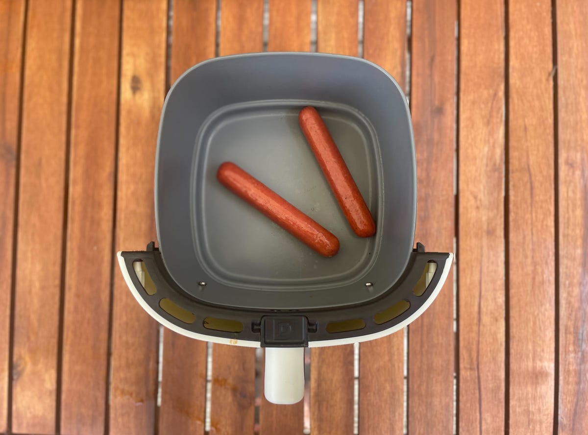 hot dogs in air fryer basket