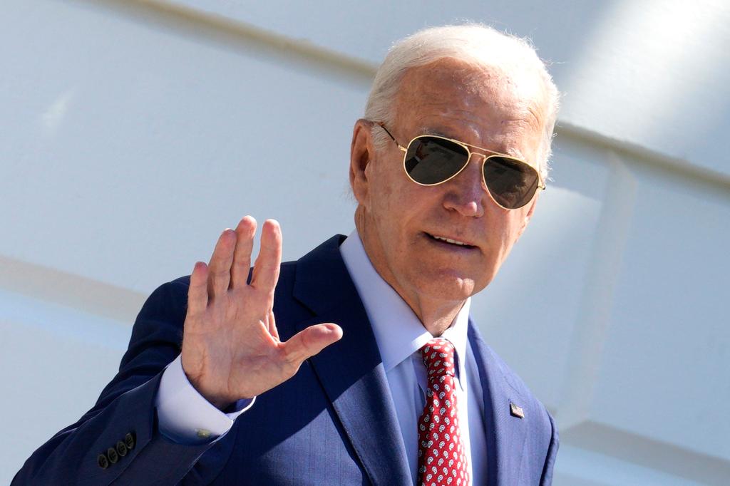 Confused Biden asks ‘what am I doing?’ and salutes sports team at only public event this week