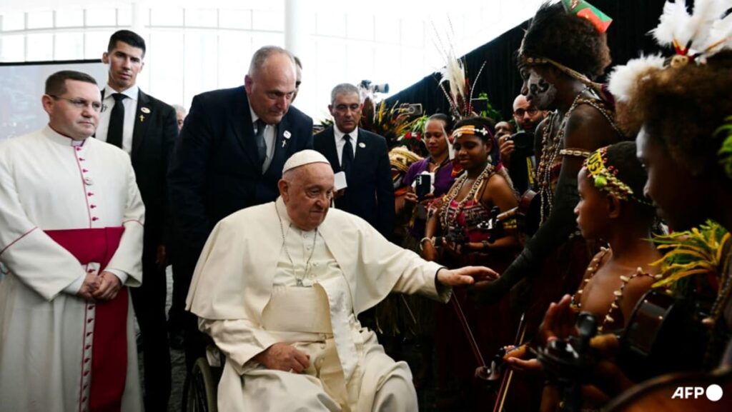 Pope Francis, in resource-rich PNG, urges that workers be treated fairly
