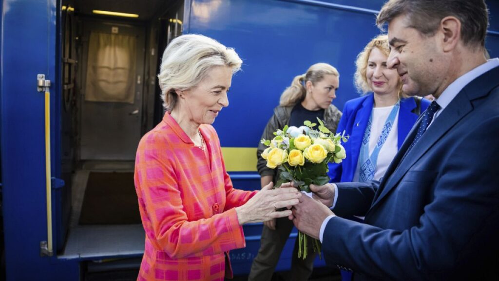 Von der Leyen arrives in Kyiv promising Ukraine electricity funds