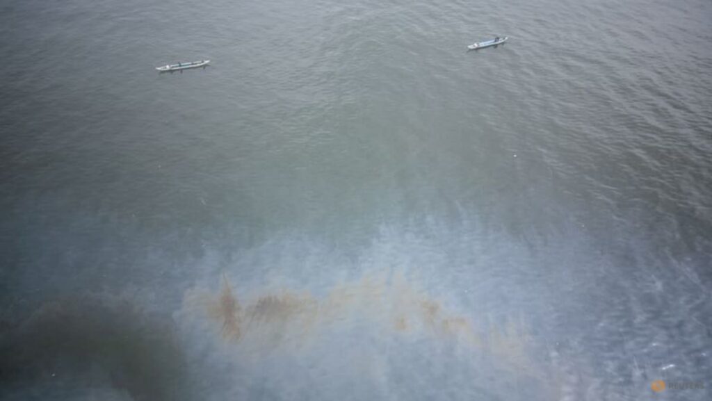 Philippines recovers oil from sunken tanker, avoids disaster