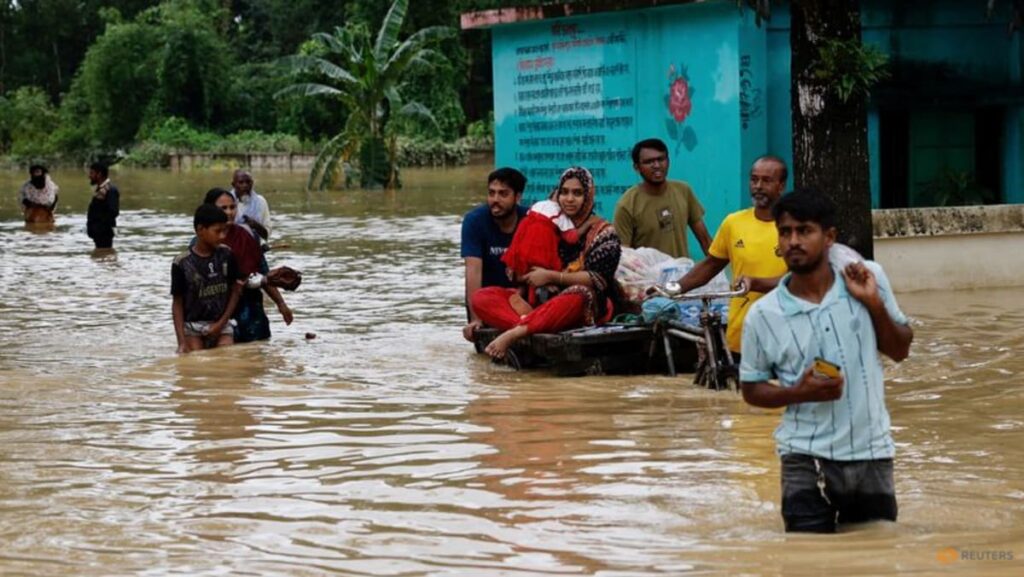Bangladesh floods leave 71 dead, fears of waterborne disease rise