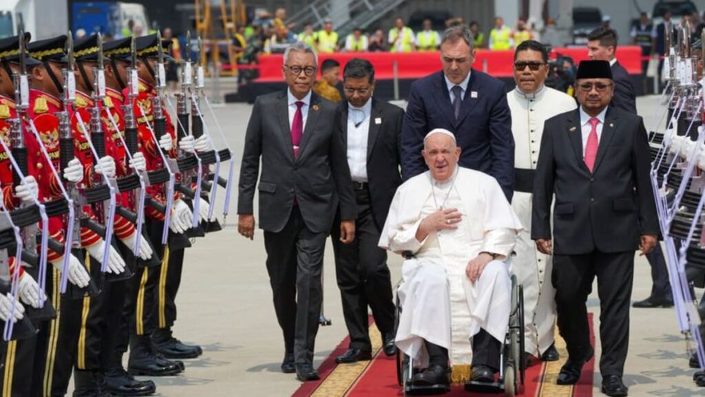 Indonesia arrests seven over Pope Francis ‘terror threats’