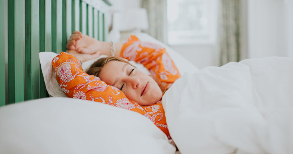 The 3-2-1 rule is the expert-approved hack to falling and staying asleep