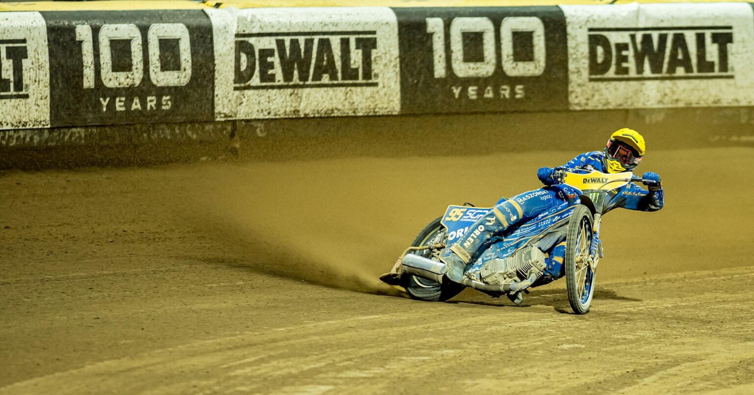 World champion Bartosz Zmarzlik toughs it out to win third FIM Speedway Grand Prix of season