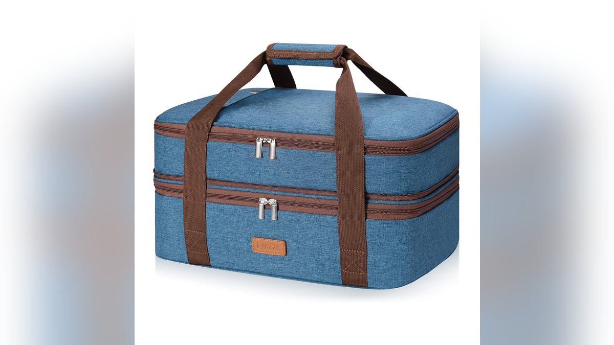 Easily carry your potluck goodies to their destination.