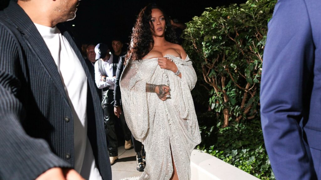 Rihanna—With a Fall Makeover!—Surprises at Alaïa’s NYFW Show