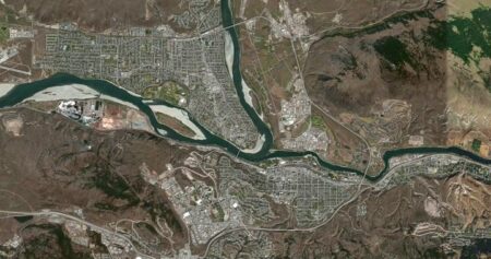 1 missing, 1 rescued after boat capsizes along Thompson River in Kamloops