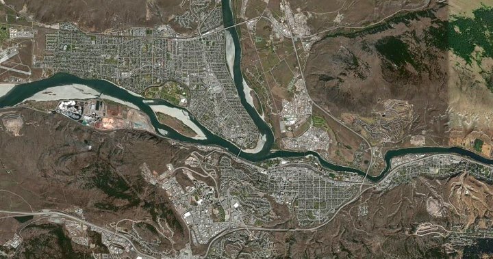 1 missing, 1 rescued after boat capsizes along Thompson River in Kamloops