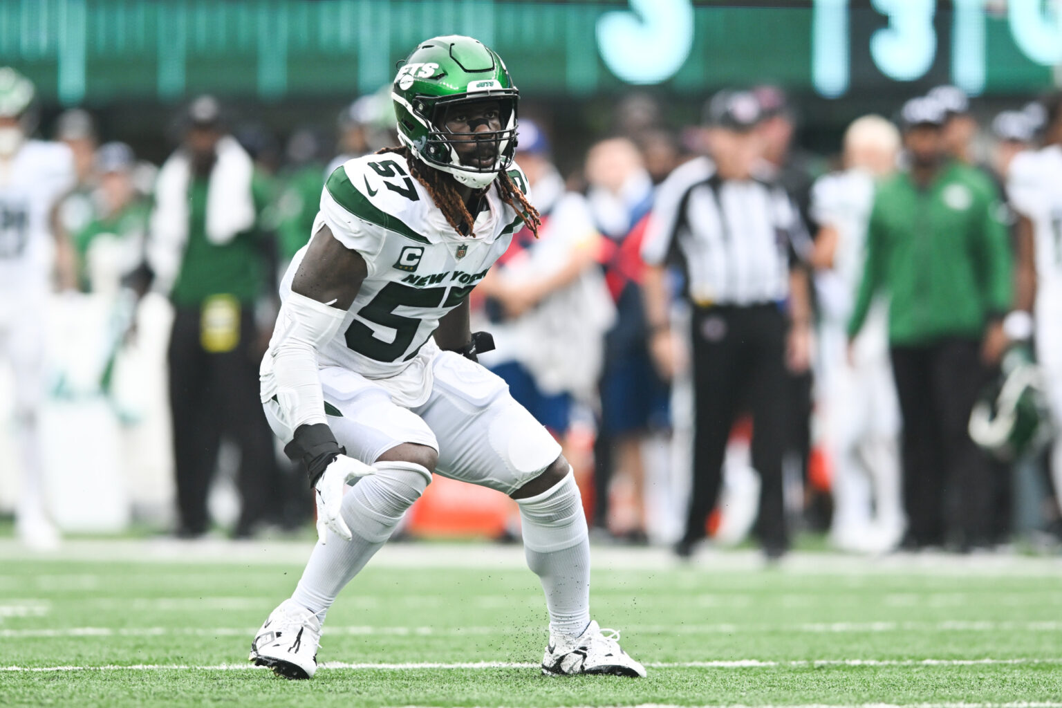 Jets Star C.J. Mosley Carted to Locker Room With Apparent Foot Injury vs Titans