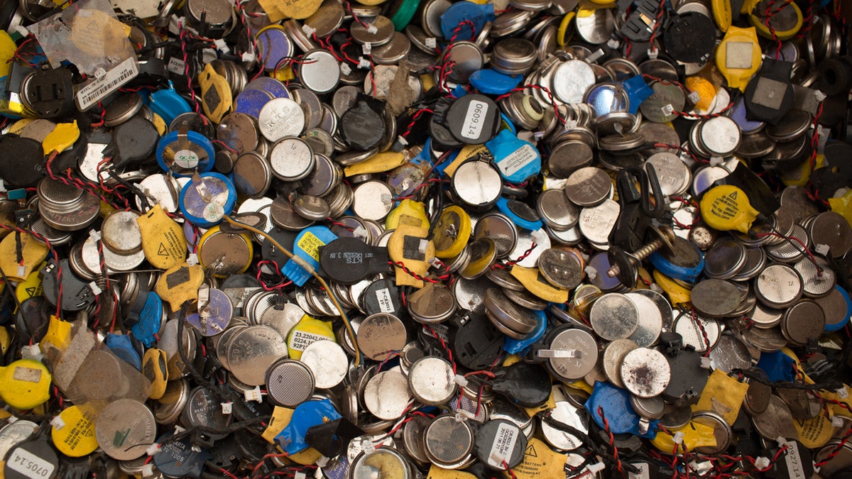 There are certain batteries, such as coin batteries, that should not be thrown in the trash. They can be brought to a recycling center instead.