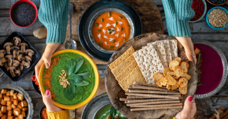 Top 3 Types of Healthy Crackers, According to Dietitians