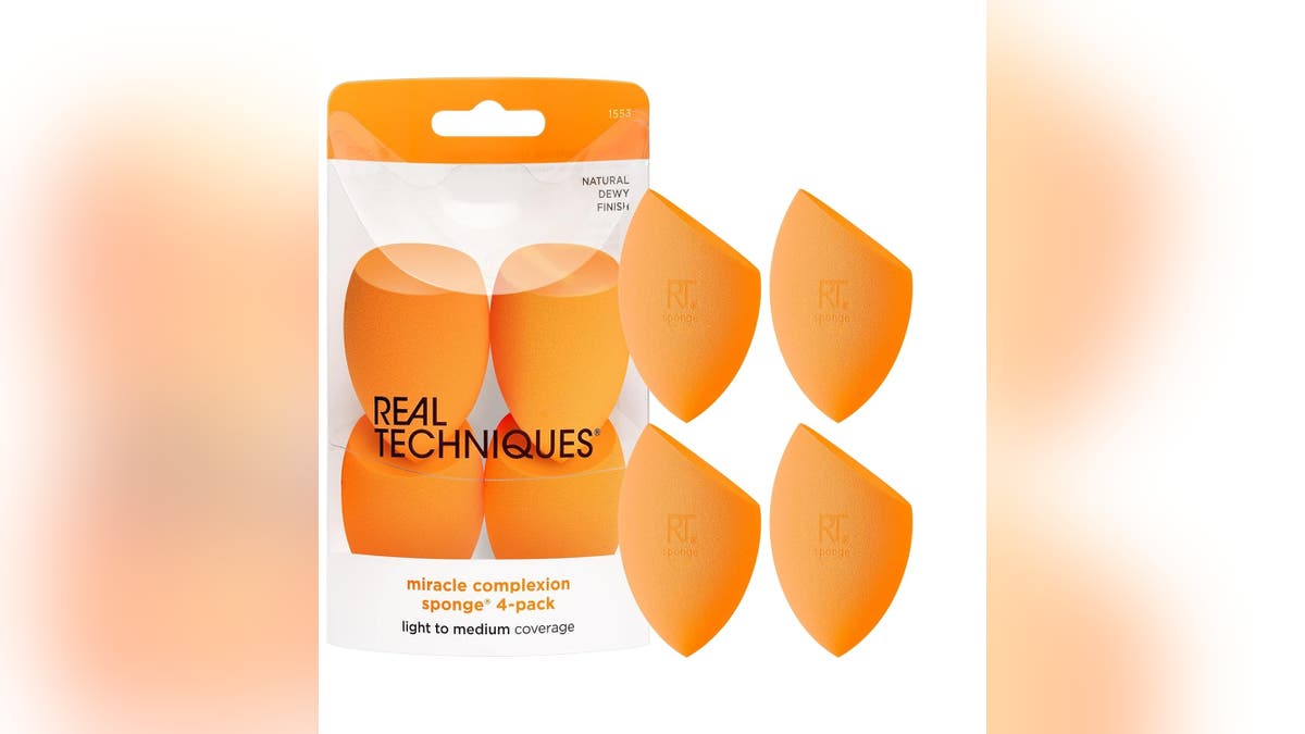 Easily apply smooth makeup with this applicator.