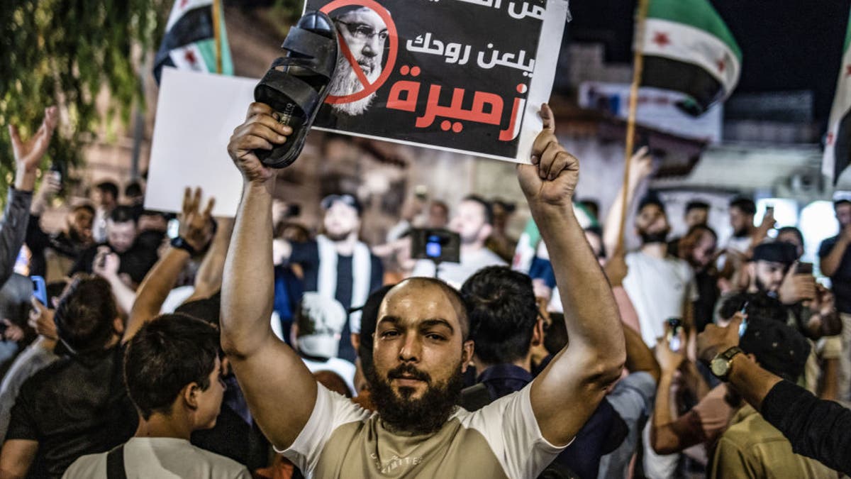 28 September 2024, Syria, Idlib: Syrians celebrate in Idlib city after the death of Hezbollah leader Hassan Nasrallah. The Lebanese terrorist group Hezbollah confirmed the death of its leader in an Israeli airstrike.