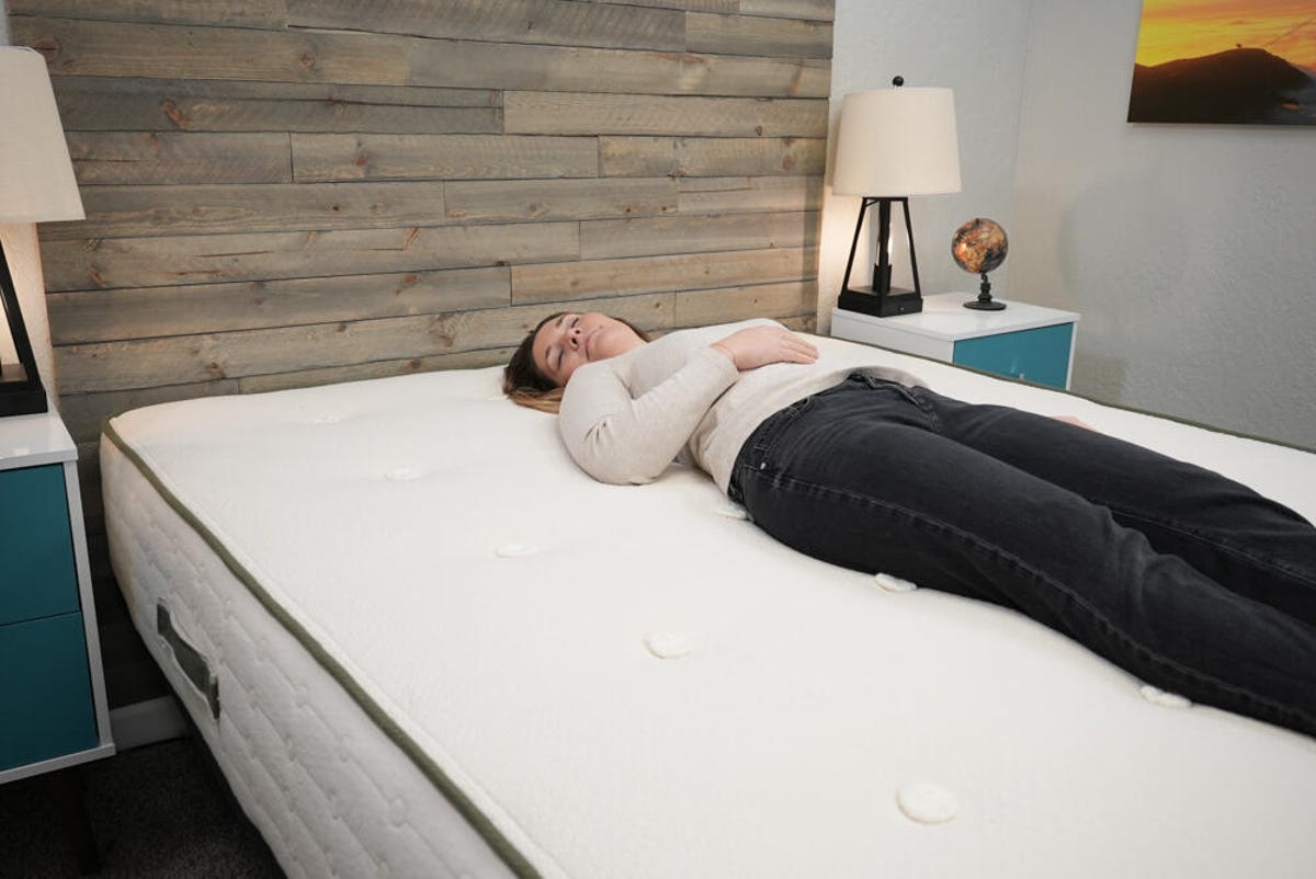 avocado-vegan-mattress-back-sleeper