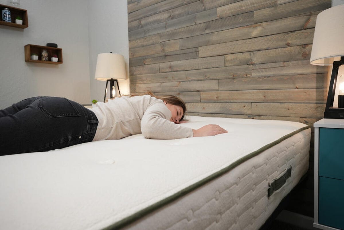 avocado-vegan-mattress-stomach-sleeper-jg-3