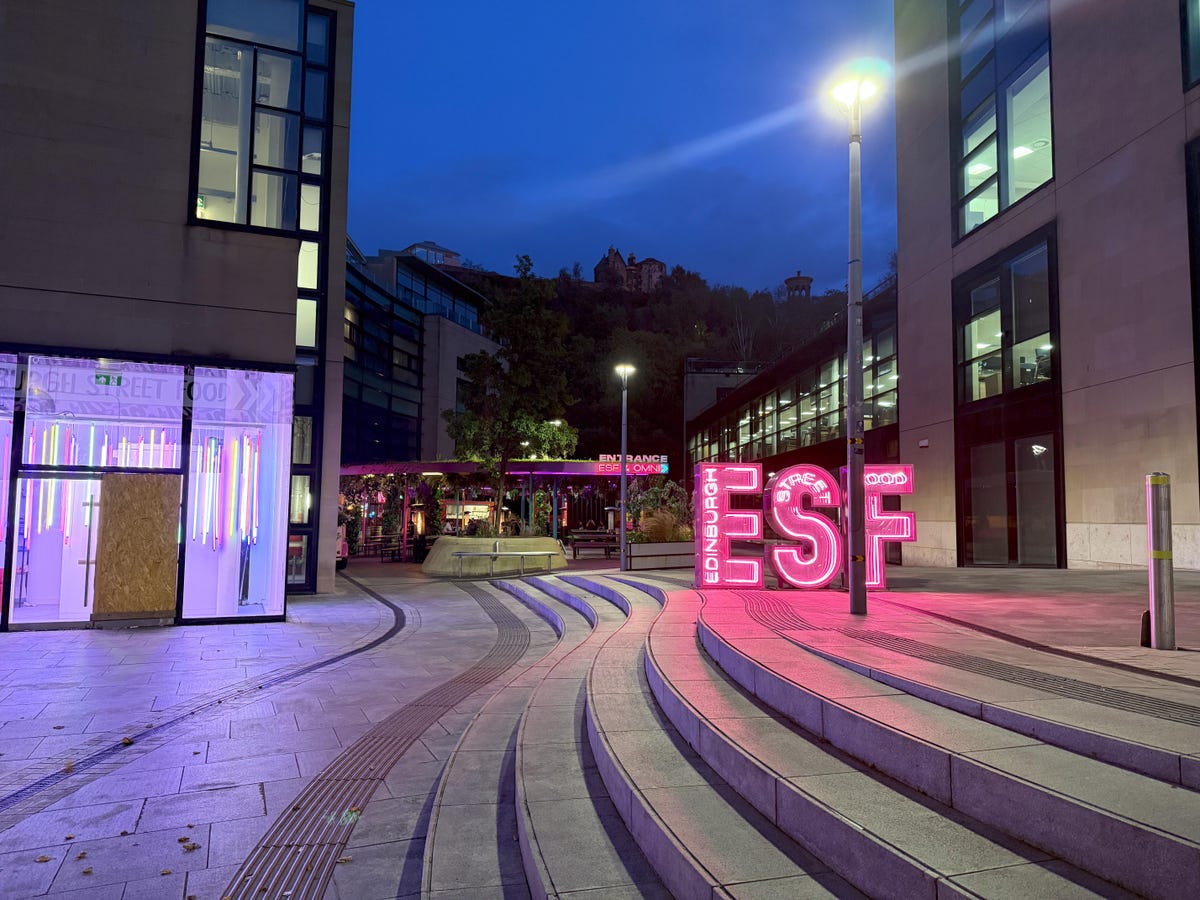 esf-outdoor-iphone-16-pro