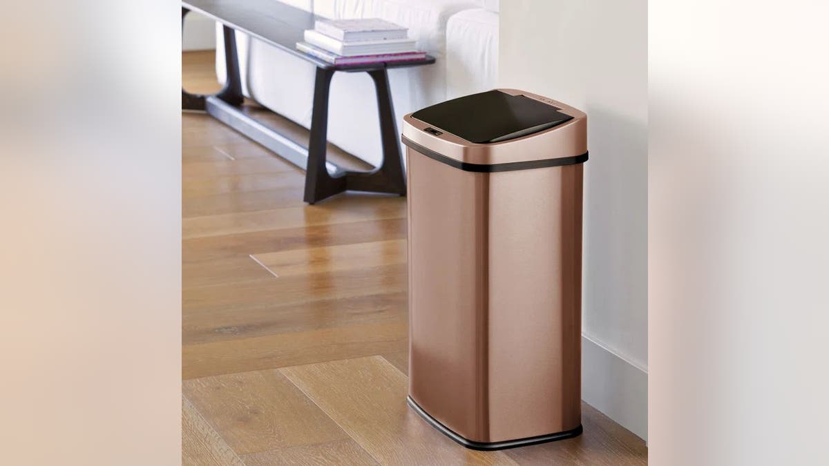 This trash can has a sensor range that lifts the lid automatically.