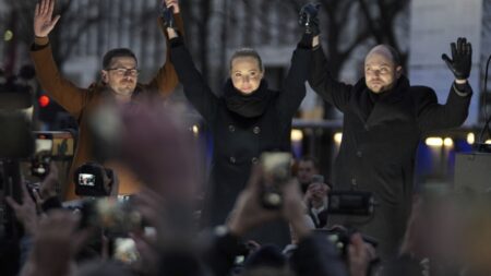 Russian opposition figures march against Putin in Berlin