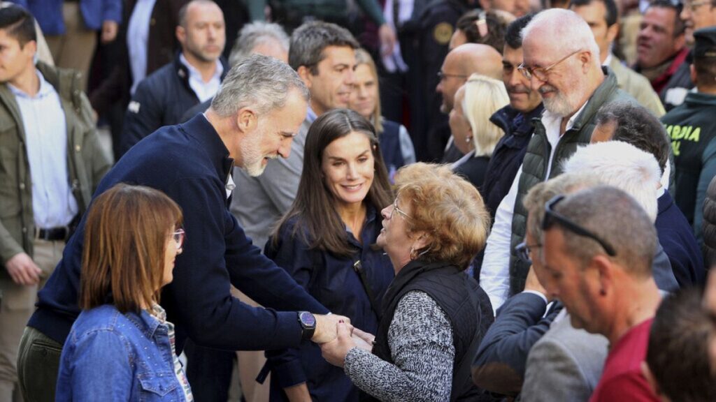 Spain's royals return to flood-hit region after being pelted with mud