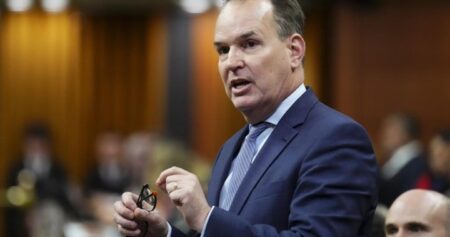 Federal mediators on site for negotiations between B.C. port employer and union