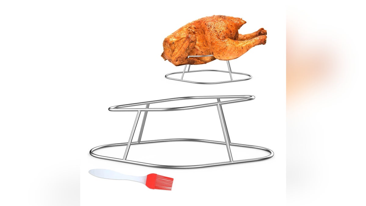 Easily grill your turkey with the help of a stainless steel rack. 