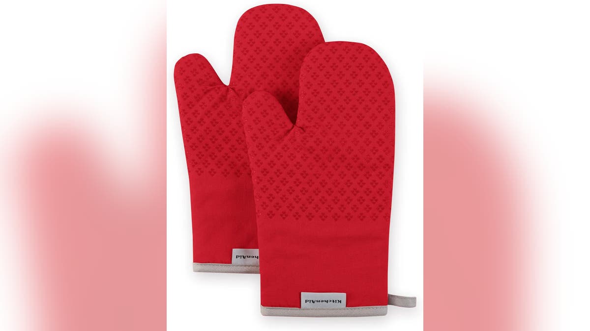 Everything down to your oven mitts can scream Christmas spirit.
