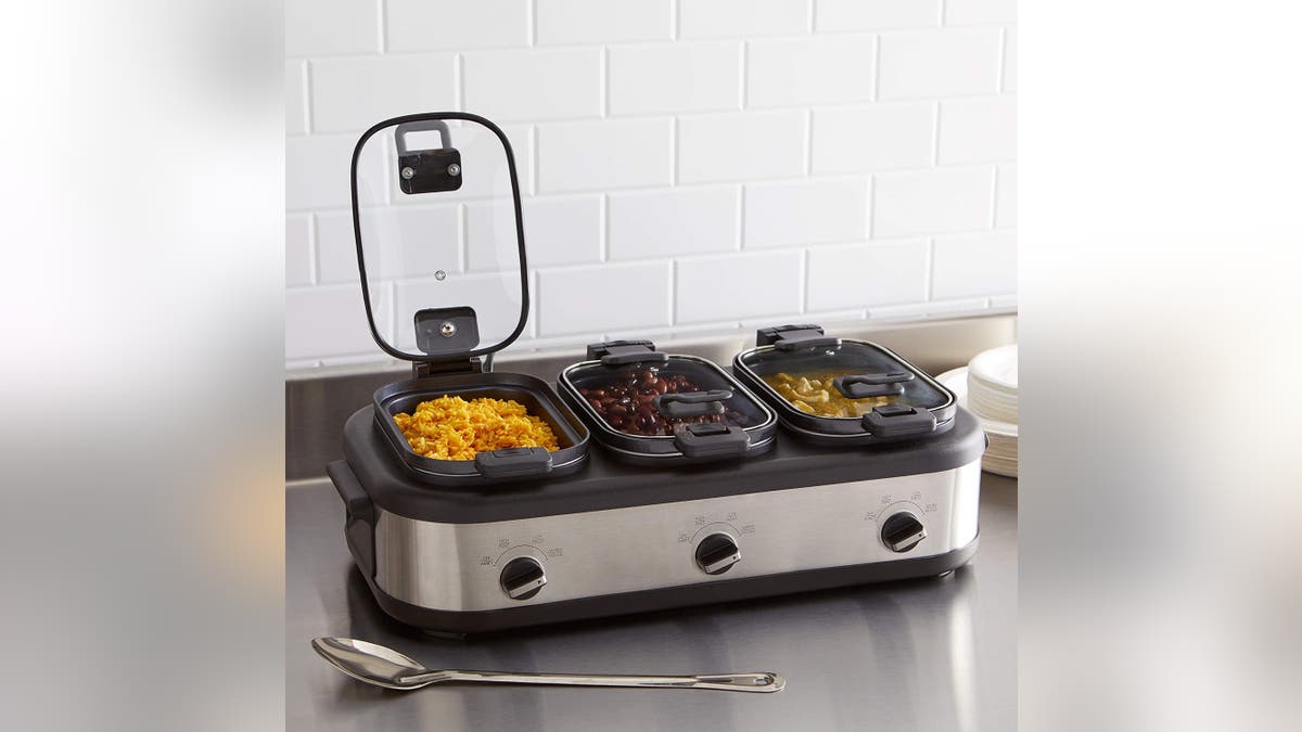 Keep all your delicious homemade foods warm with this buffet warmer.