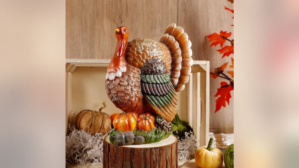 A turkey is a classic Thanksgiving centerpiece.