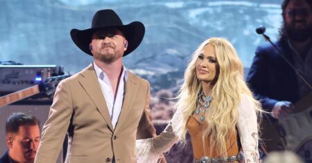 Carrie Underwood Makes Surprise CMA Awards Return for Duet With Cody Johnson