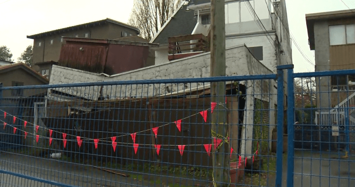 City of Vancouver fences off collapsing garage of $4M home