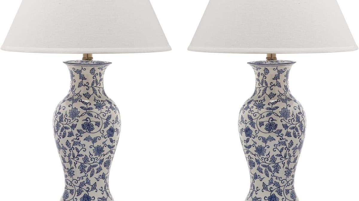 This set of two beautiful table lamps from Safavieh feature a blue and white design of wandering flowers and vines.