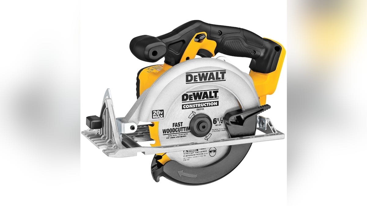 Easily cut wood of all sizes with this DeWALT saw.