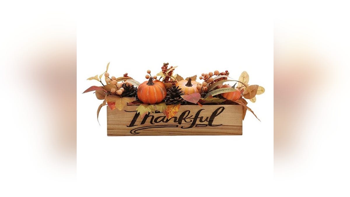 A simple but beautiful centerpiece option.
