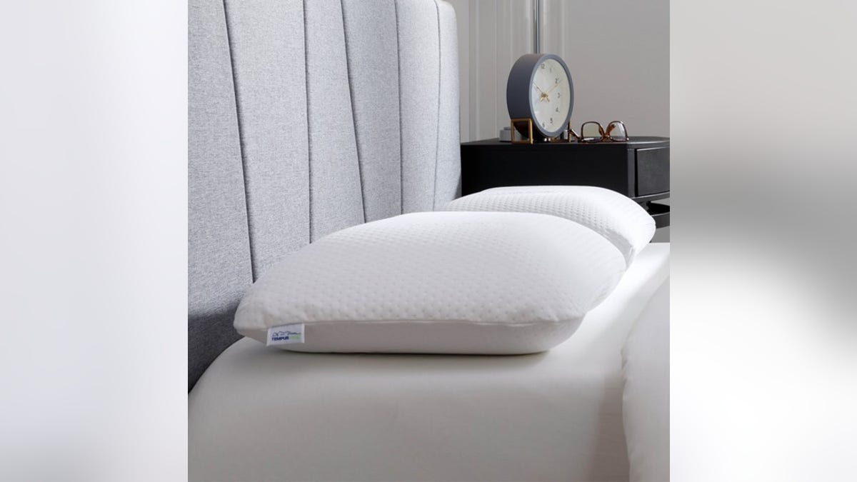 Help your neck relax with this memory foam pillow.