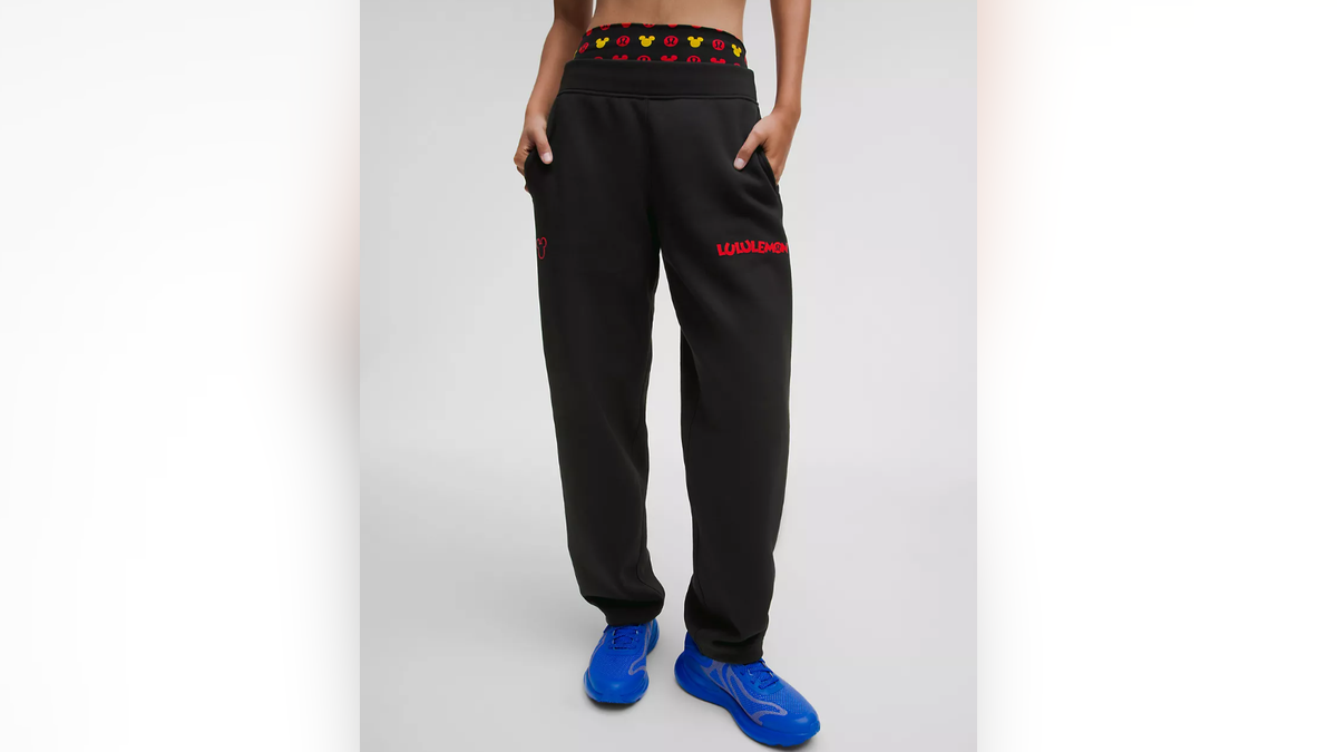 These baggy sweatpants are soft, warm and stylish.