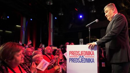 Croatia's presidential race likely heading for January runoff