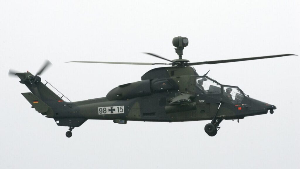 Baltic Sea: Russian ship fires signalling rounds at German helicopter