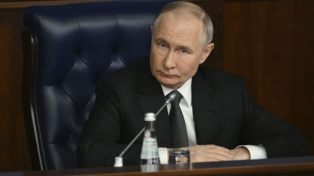 No, video doesn't show Putin sending his son off to fight in Ukraine