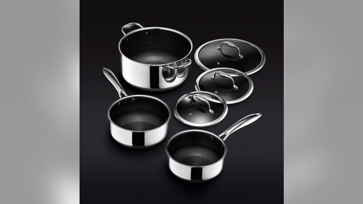 Just looking for some pots? This six-piece set will do.