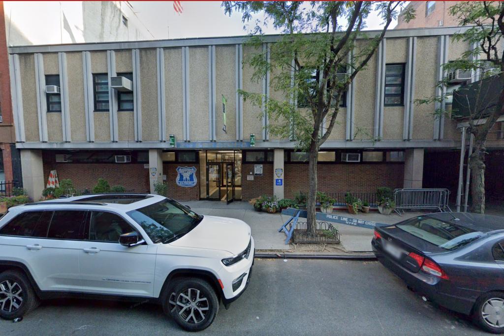 Maniac leaves ‘bomb’ with chilling note in front of West Village NYPD precinct: ‘Chlorine gas is a bitch’